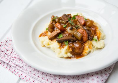 Houbový bourguignon s tempehem