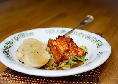 Tofu alá moravský vrabec s kapustou a bramborovým knedlíkem