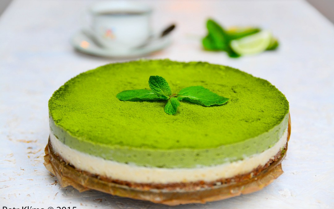 Matcha dortík s kokosem, limetkou a mátou