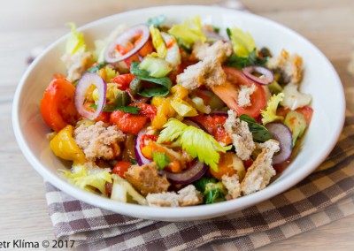 Toskánský chlebový salát /Panzanella/