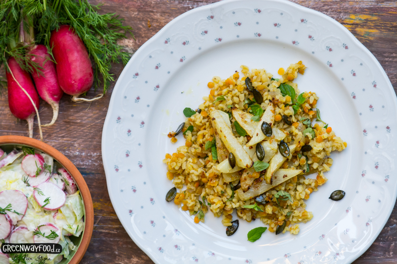 Bulgur s červenou čočkou, pečenými kedlubnami  a dýňovým semínkem