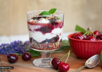 Tofu Cranachan s třešněmi