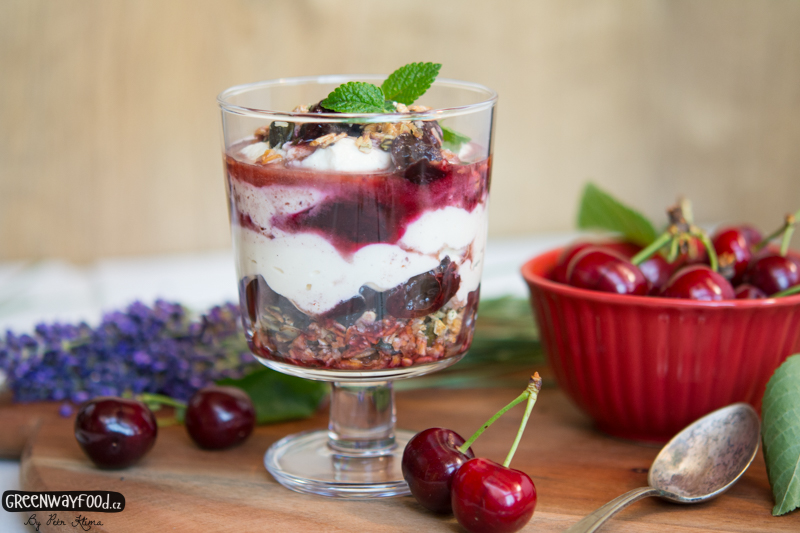 Tofu Cranachan s třešněmi