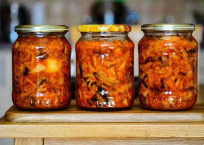 Kimchi (trochu jinak) s houbičkami shitake a řasou wakame