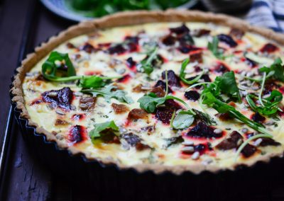 Quiche s pečenou řepou a uzeným tempehem