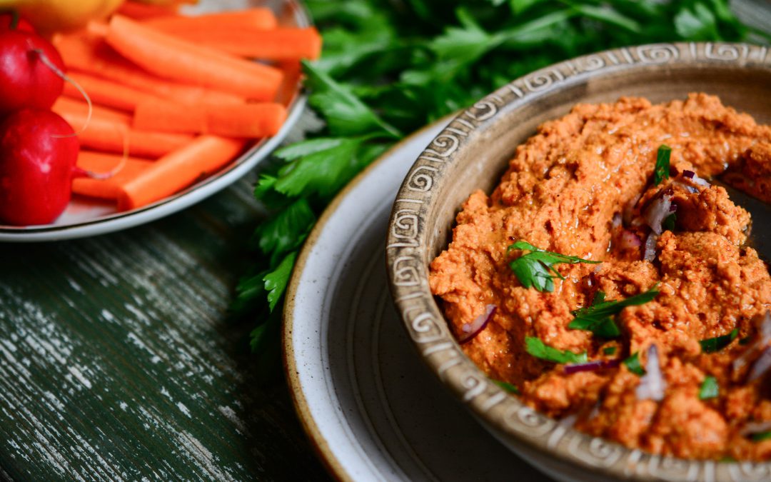 Harissa hummus se sušenými rajčaty