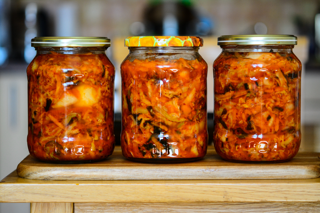 Kimchi (trochu jinak) s houbičkami shitake a řasou wakame