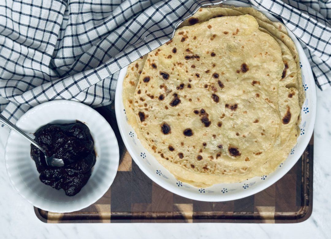 Lokše s povidlami a mákem